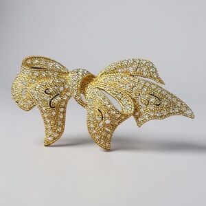 Elegant Gold Bow Brooch